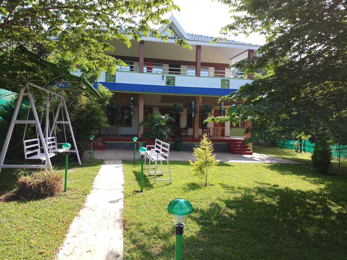 The Midway Jungle Resort Masinagudi Exterior foto